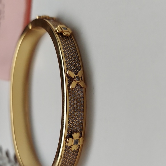 Kate Spade Heritage Bloom Hinged Bangle - Picture 10 of 12